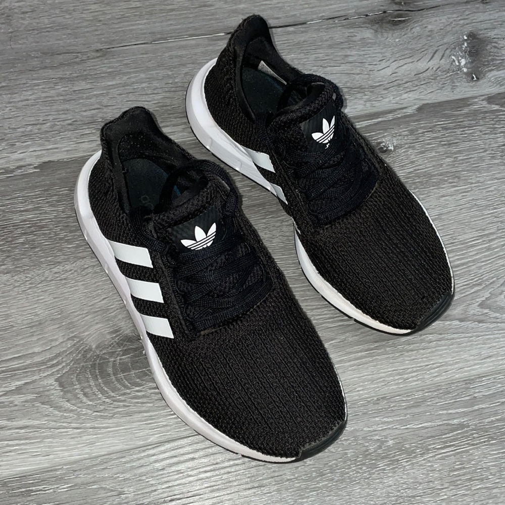 Black/White Adidas Swift Run Core 🏃🏽‍♀️🏃🏽‍♀️